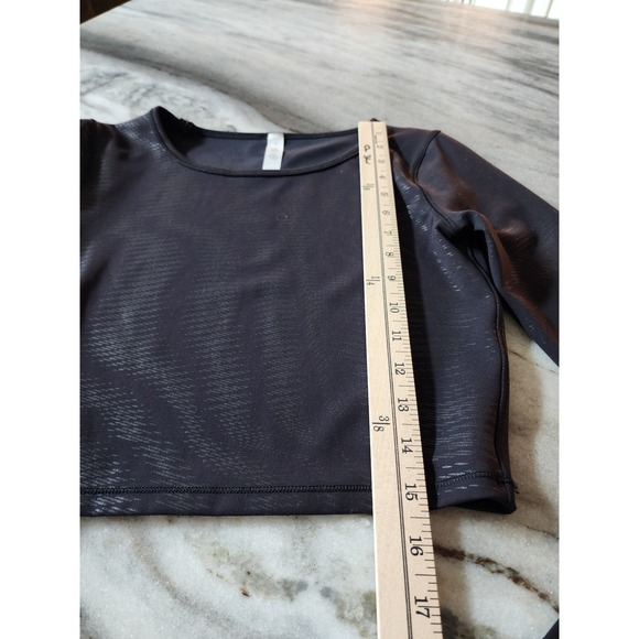 Lululemon Wonder Train Cropped Long Sleeve Top Womens Size 4 Black Foil Pattern - Picture 6 of 8